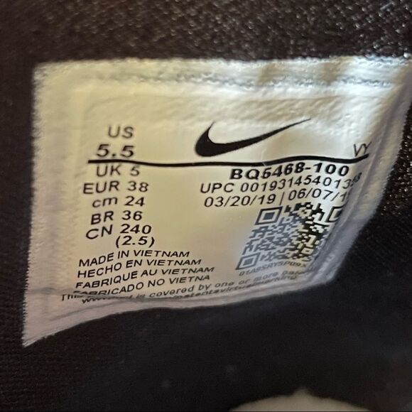 Nike ~ Zoom Rize ~ White and Black ~ size 5.5Y - Picture 9 of 9